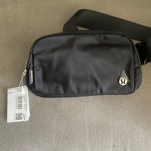 Lululemon Everywhere Belt Bag Black EBB NWT